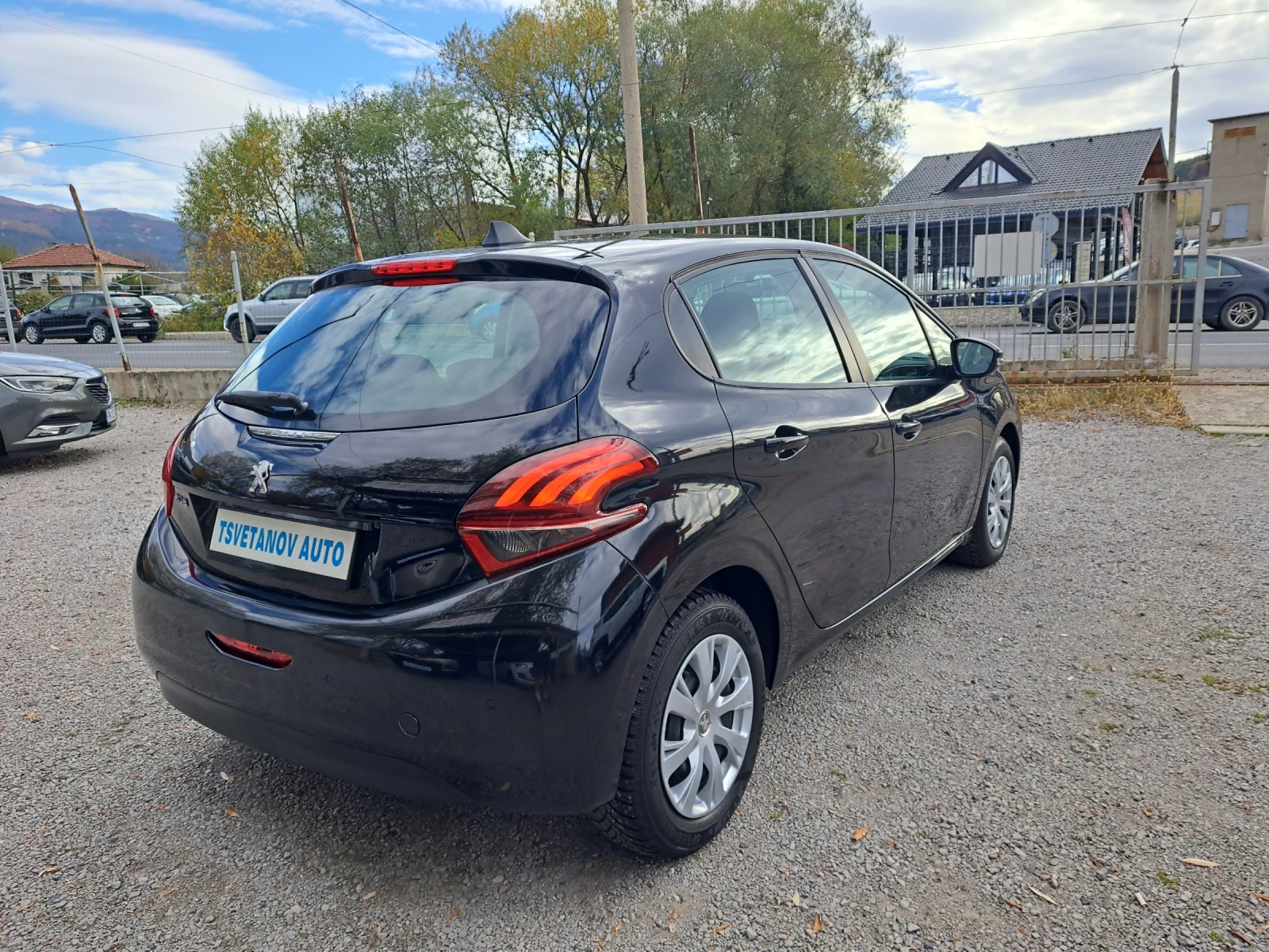 Peugeot 208 1.2i - ЕURO 6B 103 000kм - изображение 7