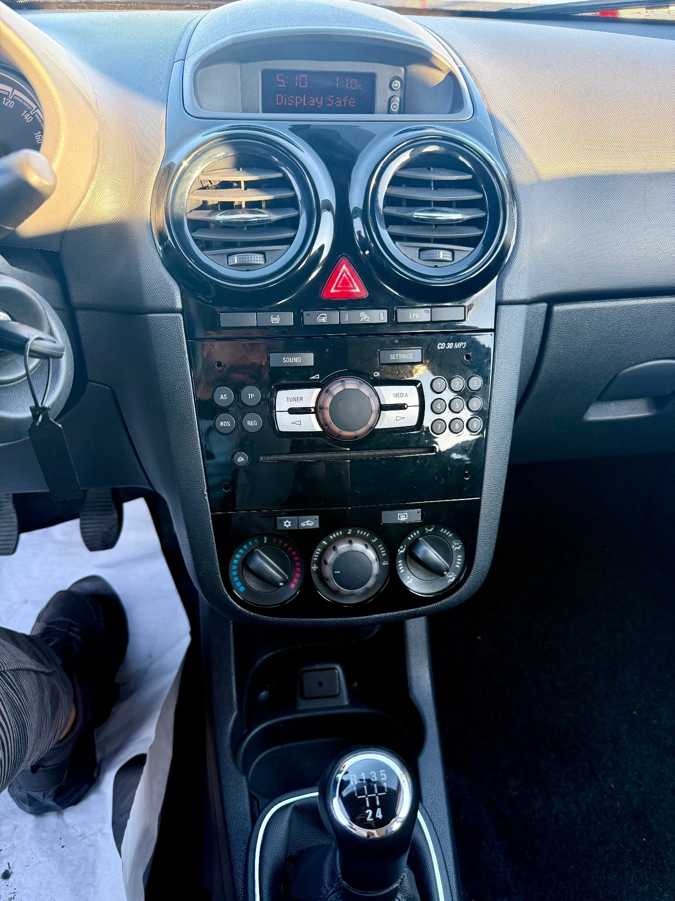 Opel Corsa 1.2 B/GPL - изображение 10