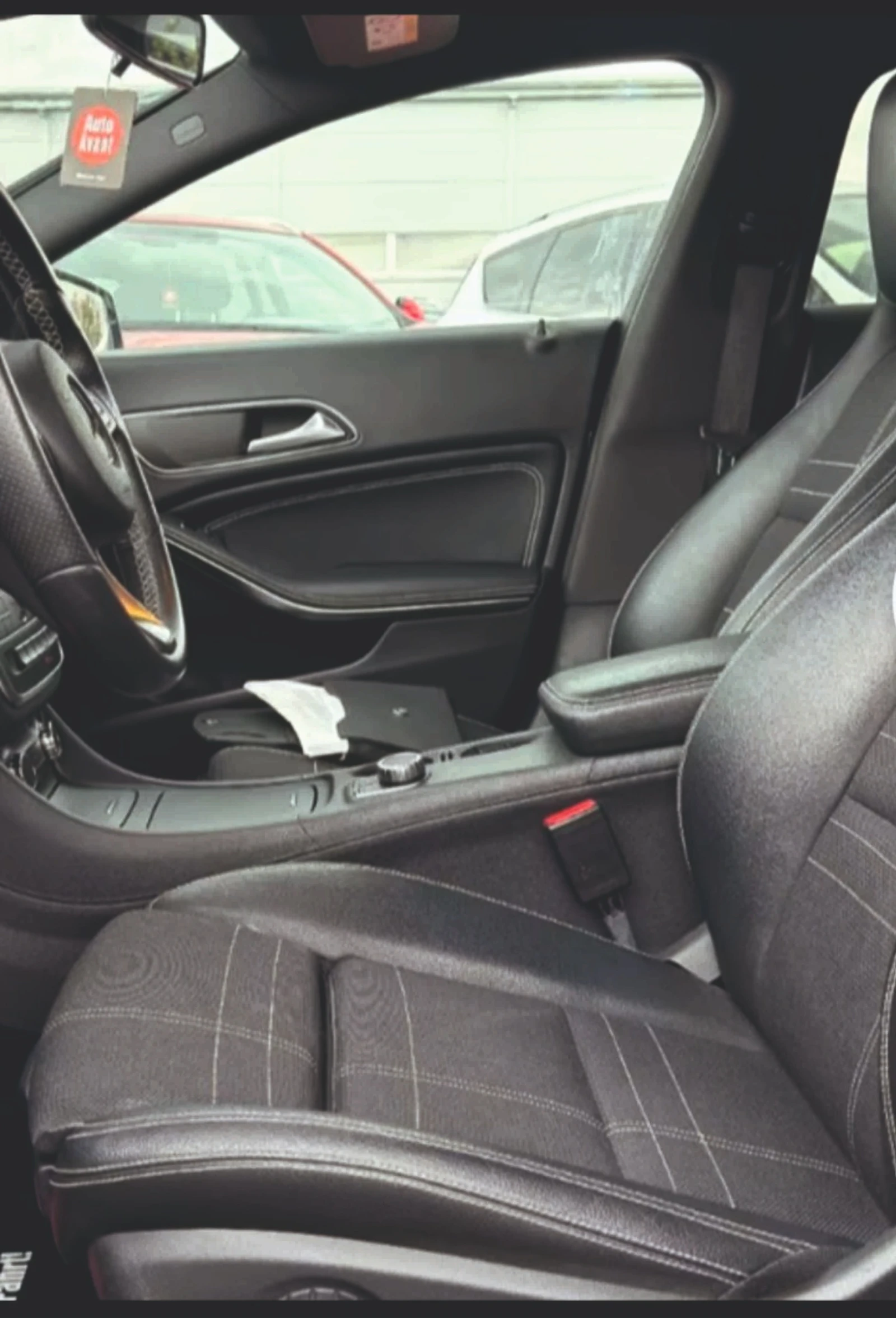 Mercedes-Benz CLA 180, снимка 10 - Автомобили и джипове - 54650460