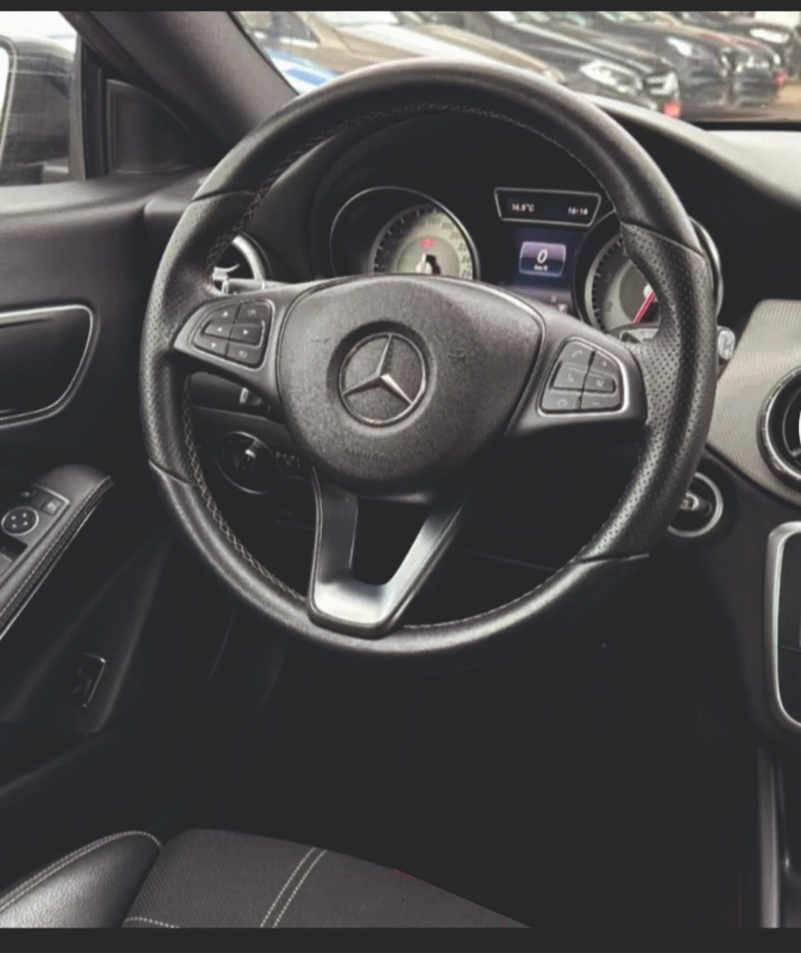 Mercedes-Benz CLA 180, снимка 3 - Автомобили и джипове - 54650460