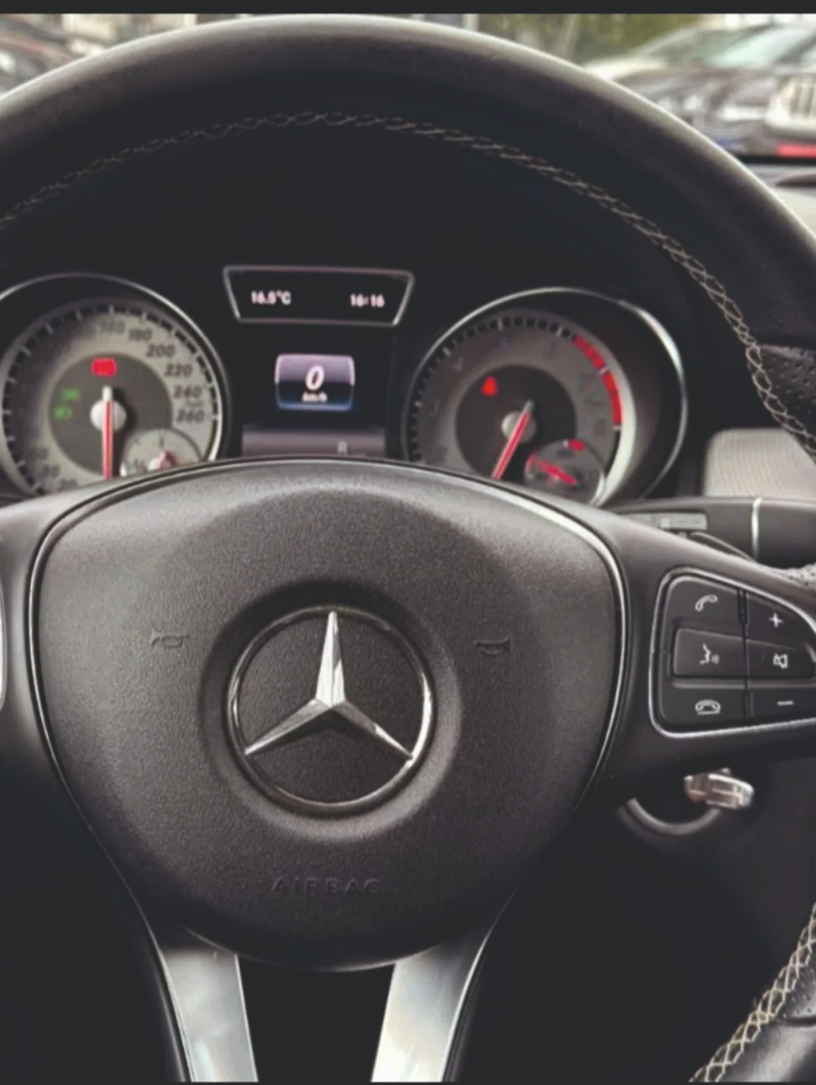 Mercedes-Benz CLA 180, снимка 4 - Автомобили и джипове - 54650460