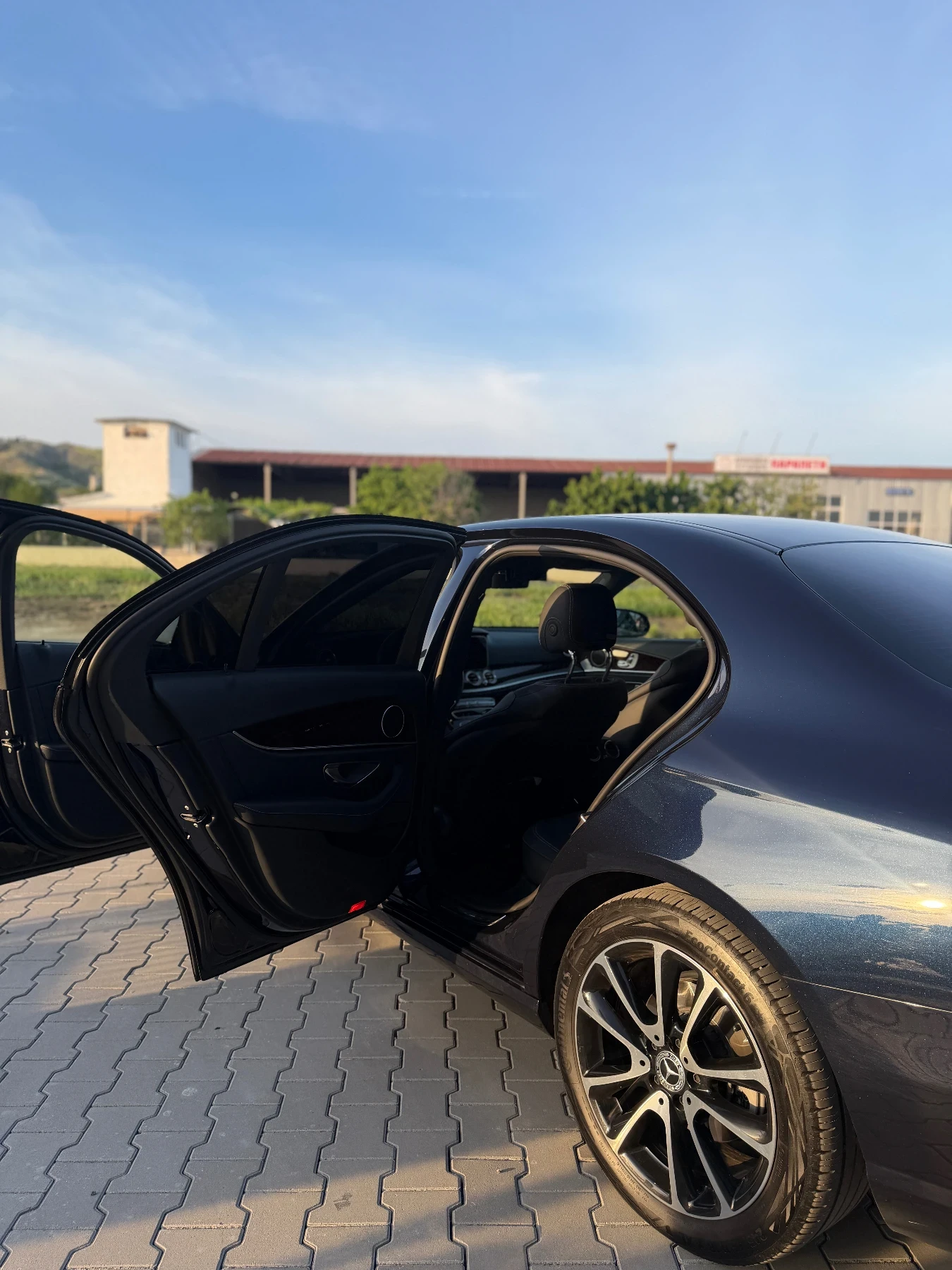 Mercedes-Benz E 300, снимка 9 - Автомобили и джипове - 54702200