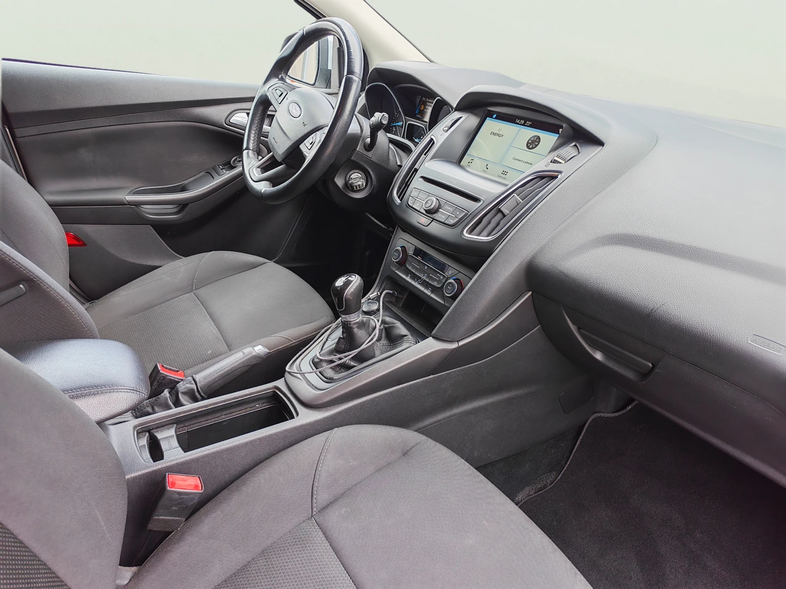 Ford Focus 1.0 EcoBoost, снимка 10 - Автомобили и джипове - 54875407