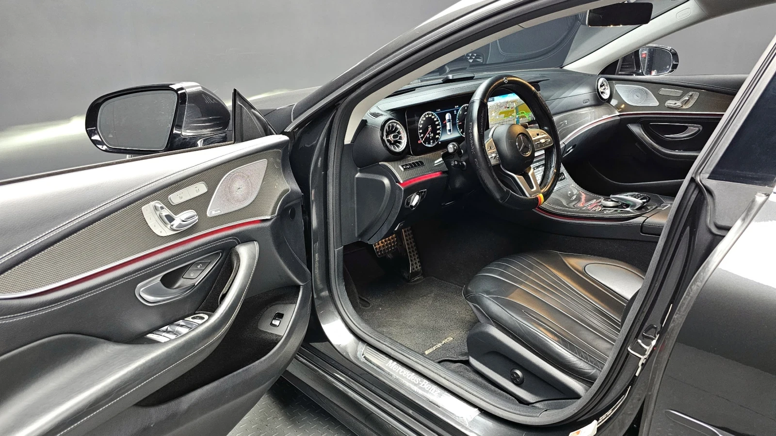 Mercedes-Benz CLS 300 AMG LINE * ПОДГРЕВ * ПАНОРАМА * ПРЕДСТАВИТЕЛСТВО, снимка 11 - Автомобили и джипове - 55062209