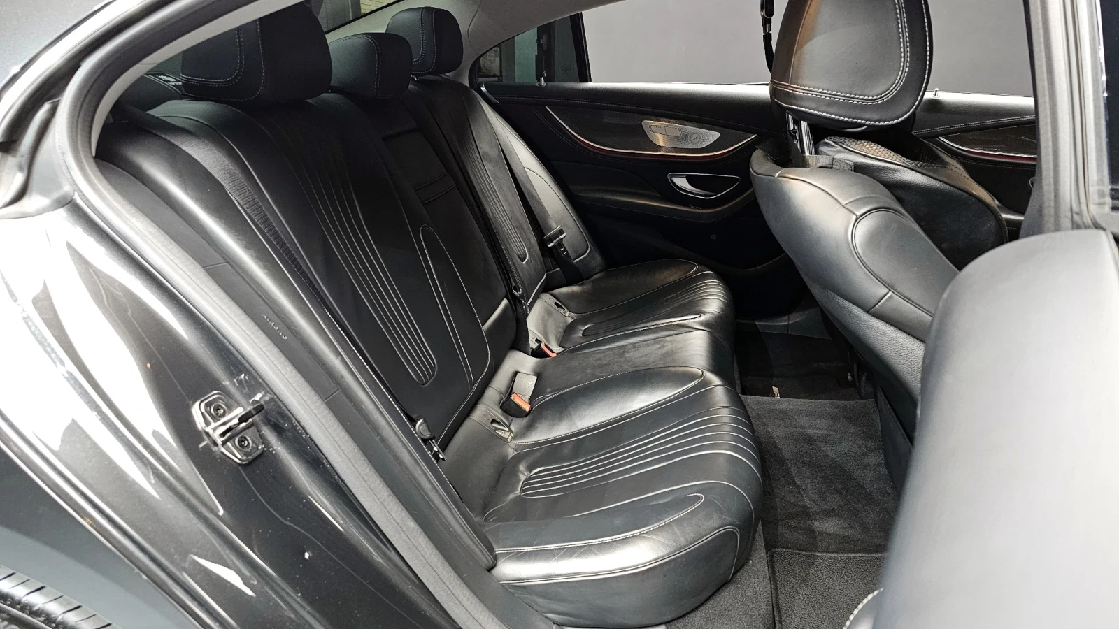 Mercedes-Benz CLS 300 AMG LINE * ПОДГРЕВ * ПАНОРАМА * ПРЕДСТАВИТЕЛСТВО, снимка 12 - Автомобили и джипове - 55062209