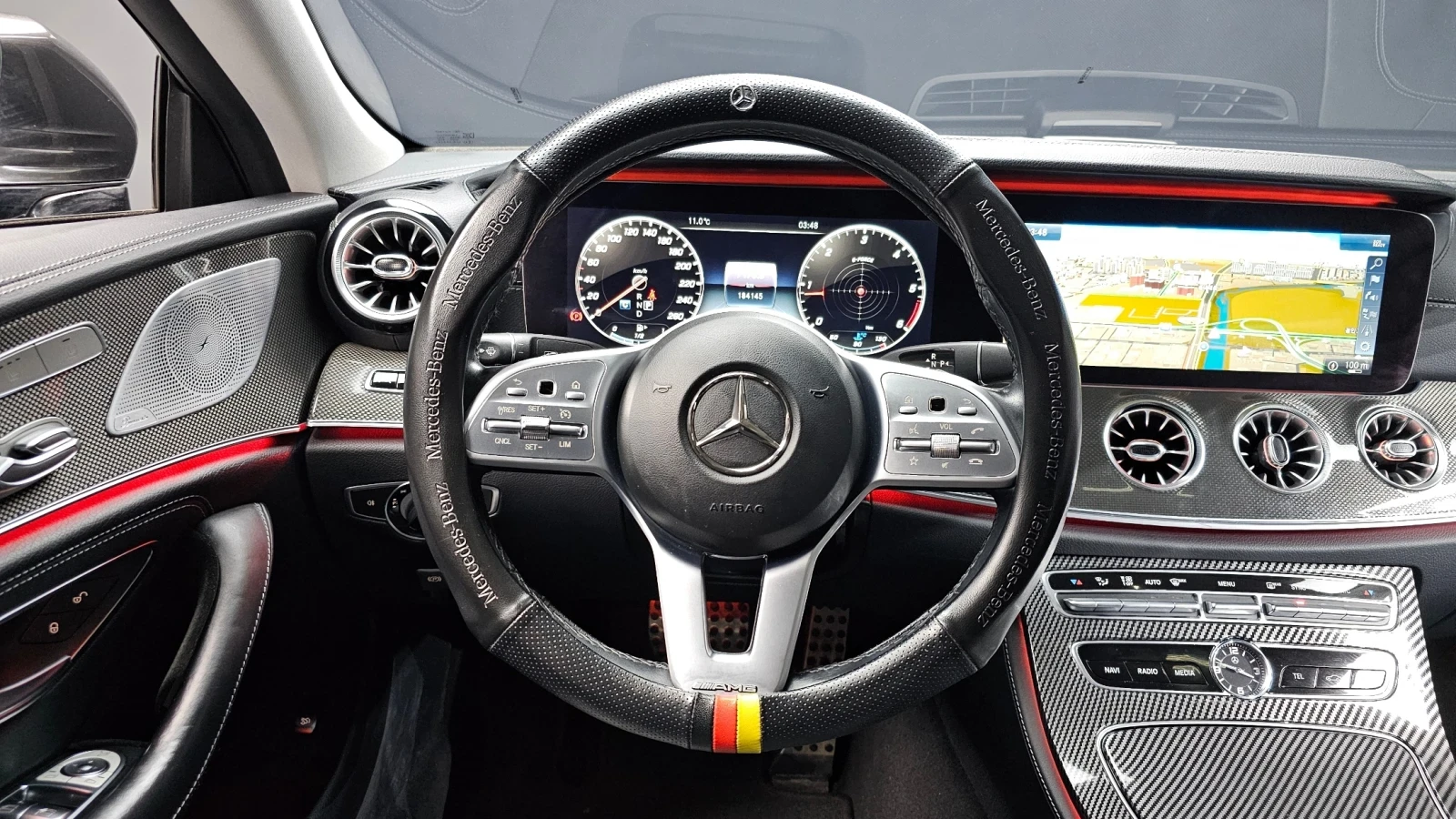 Mercedes-Benz CLS 300 AMG LINE * ПОДГРЕВ * ПАНОРАМА * ПРЕДСТАВИТЕЛСТВО, снимка 13 - Автомобили и джипове - 55062209