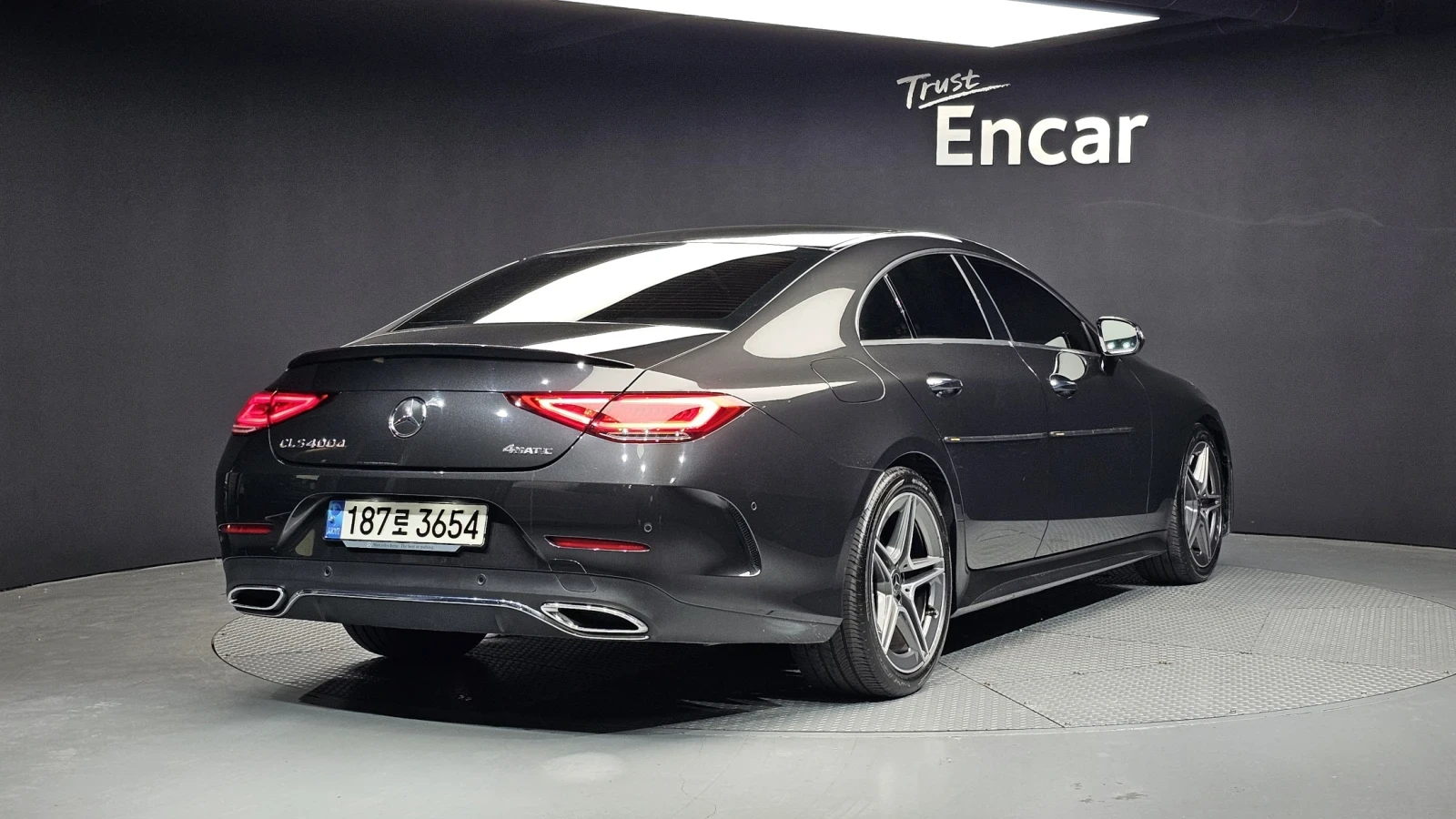 Mercedes-Benz CLS 300 AMG LINE * ПОДГРЕВ * ПАНОРАМА * ПРЕДСТАВИТЕЛСТВО, снимка 2 - Автомобили и джипове - 55062209