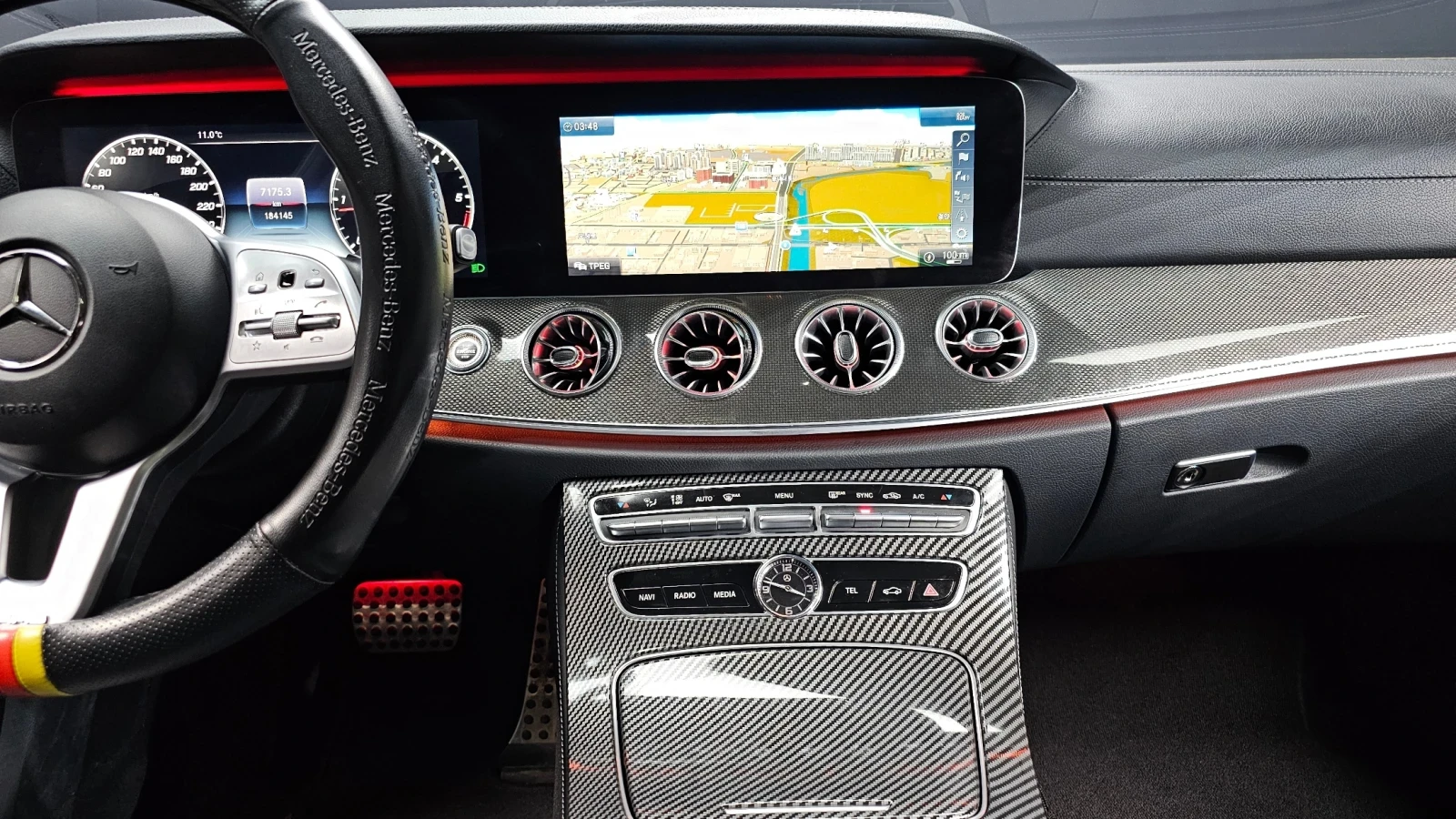 Mercedes-Benz CLS 300 AMG LINE * ПОДГРЕВ * ПАНОРАМА * ПРЕДСТАВИТЕЛСТВО, снимка 14 - Автомобили и джипове - 55062209