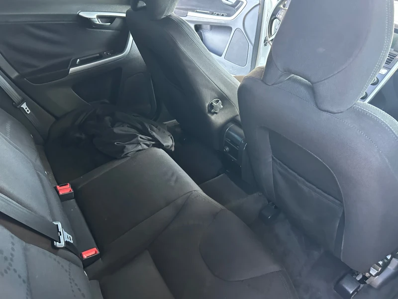 Volvo XC60 VOLVO-CX60-2.0D3-4x4-163kcAvtomat, снимка 16 - Автомобили и джипове - 51519789