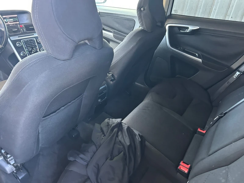 Volvo XC60 VOLVO-CX60-2.0D3-4x4-163kcAvtomat, снимка 17 - Автомобили и джипове - 51519789