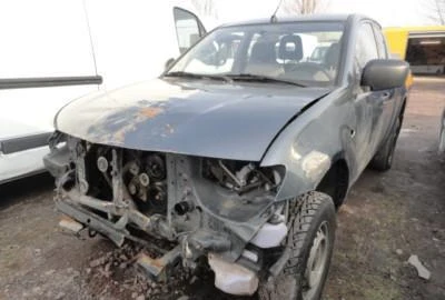 Mitsubishi L200 4x4 2.5DI-D, снимка 7 - Автомобили и джипове - 3127922