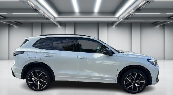 VW Tiguan 2.0 TSI 4Motion = R-Line = Гаранция, снимка 4 - Автомобили и джипове - 55736858