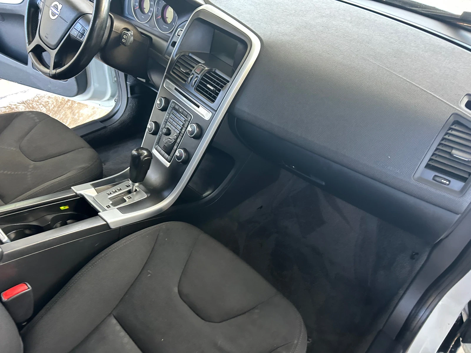 Volvo XC60 VOLVO-CX60-2.0D3-4x4-163kcAvtomat | Mobile.bg — изображение 15