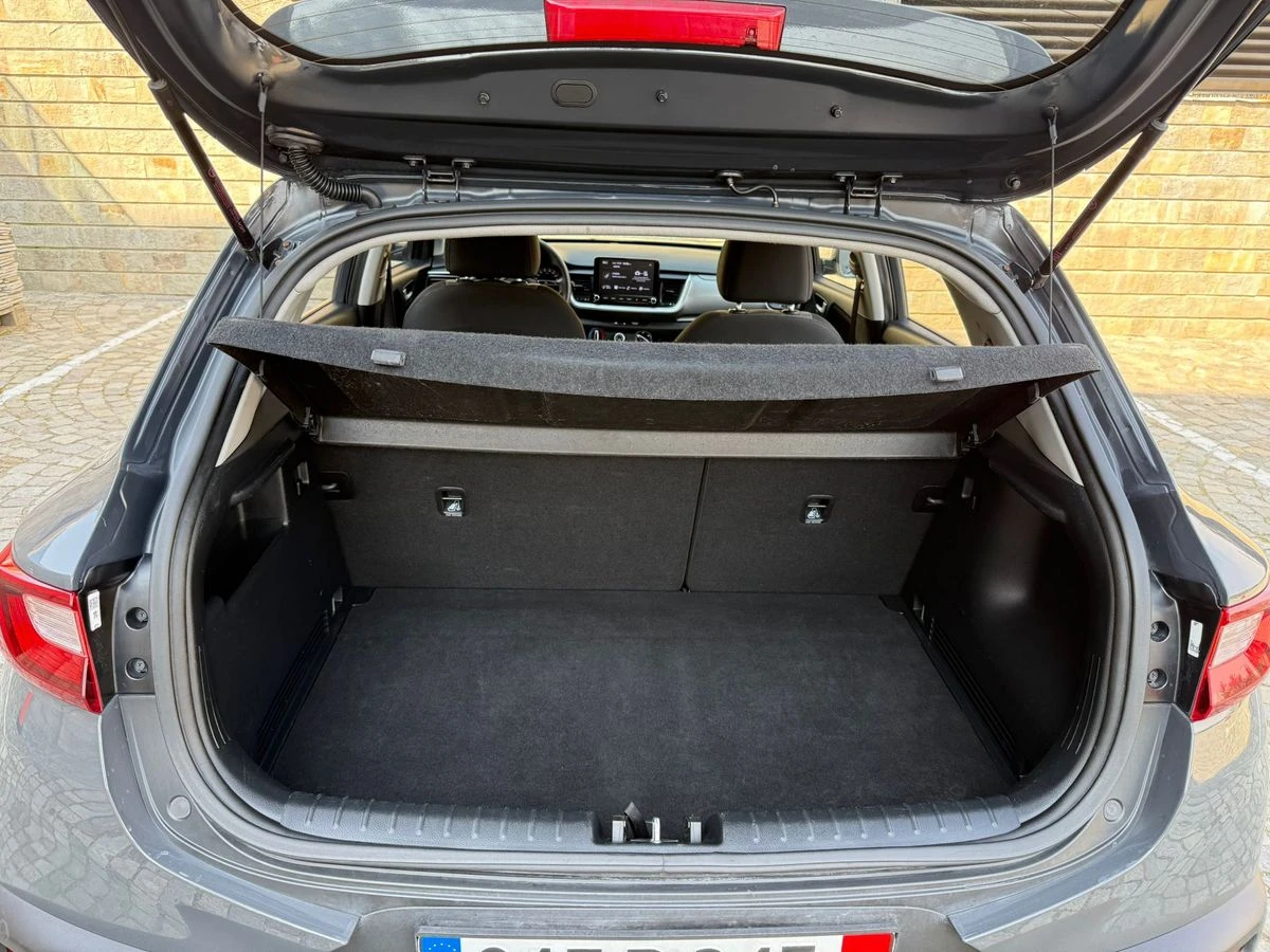 Kia Stonic 1.2i - 102000km, снимка 13 - Автомобили и джипове - 55816254