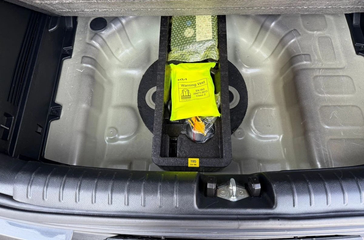 Kia Stonic 1.2i - 102000km, снимка 14 - Автомобили и джипове - 55816254