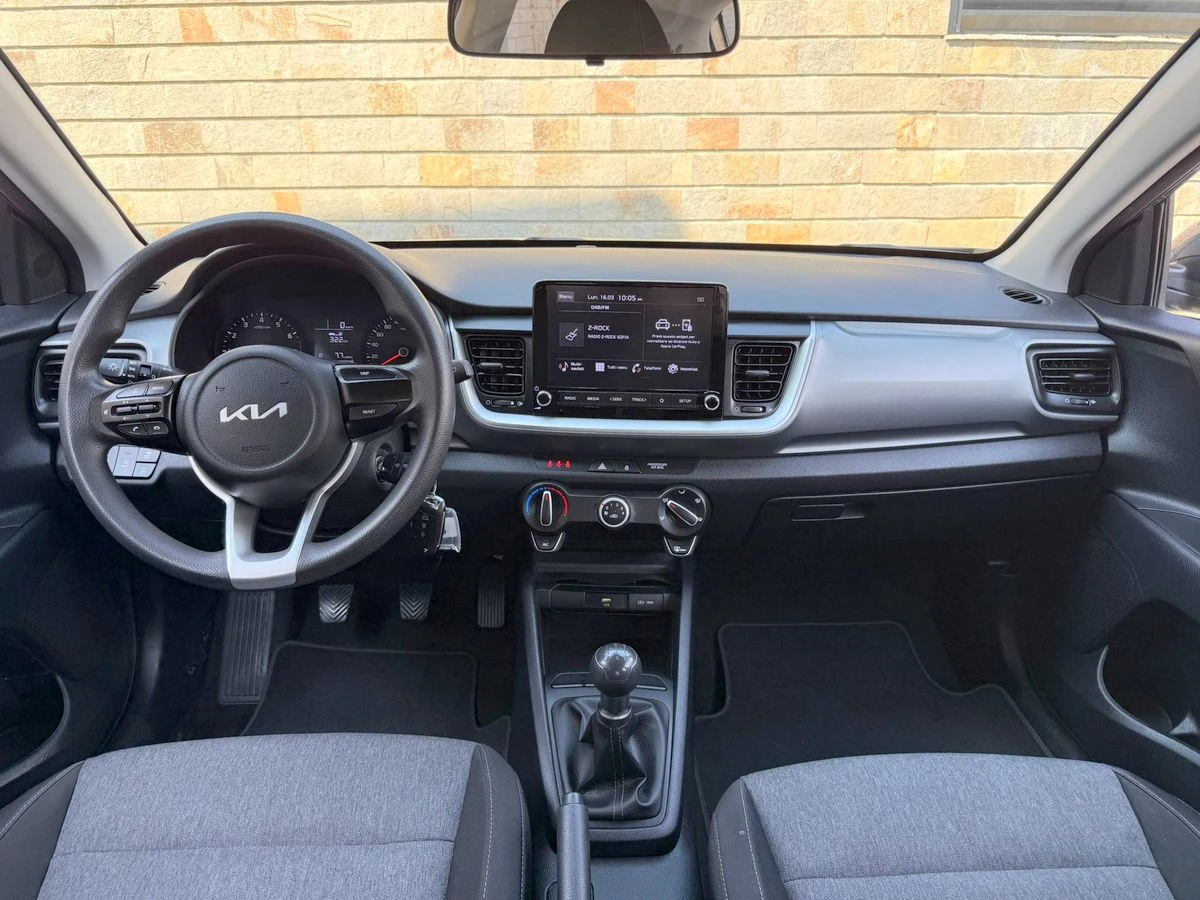 Kia Stonic 1.2i - 102000km, снимка 9 - Автомобили и джипове - 55816254