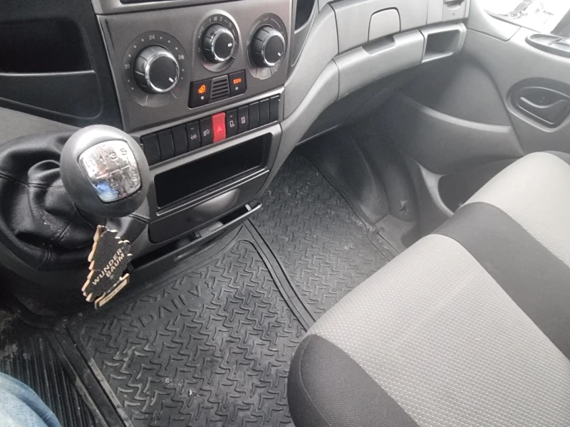 Iveco Daily 35S17 3.0HPI  ХЛАДИЛЕН* КЛИМАТИК, снимка 5 - Бусове и автобуси - 53336194