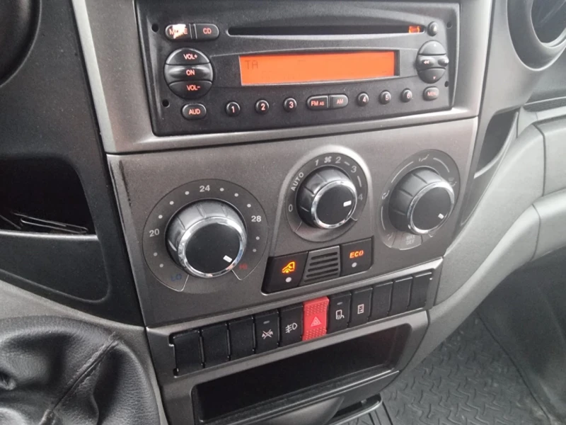 Iveco Daily 35S17 3.0HPI  ХЛАДИЛЕН* КЛИМАТИК, снимка 7 - Бусове и автобуси - 53336194