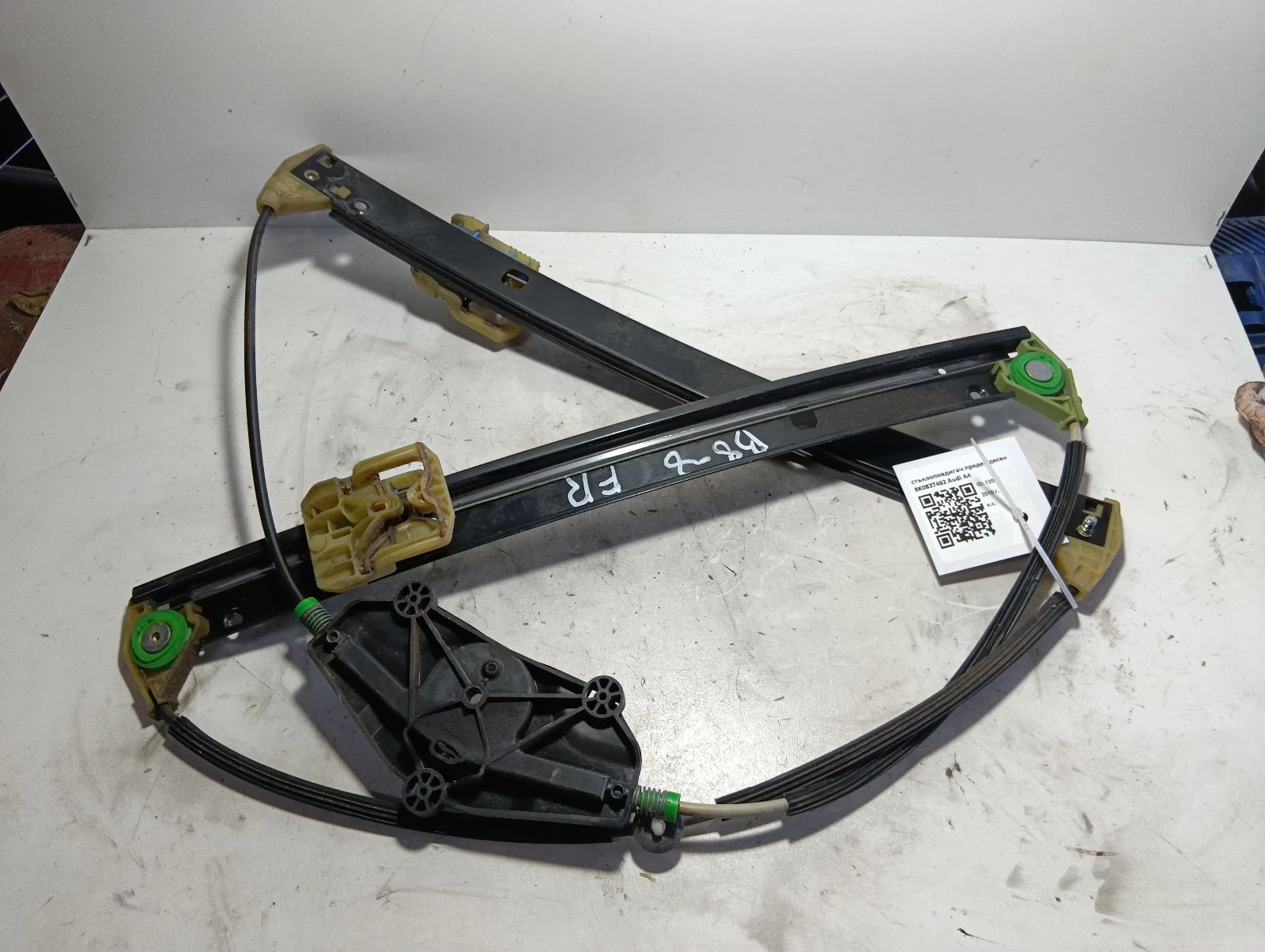 стъклоповдигач преден десен 8K0837462 Audi A4