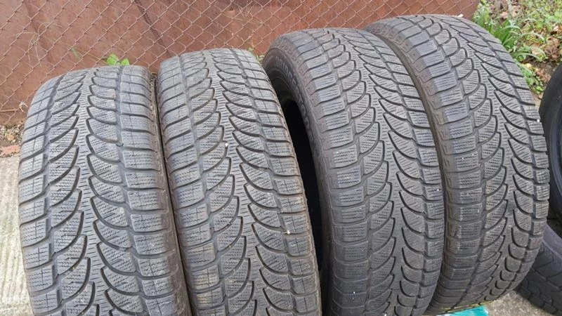 Гуми Зимни 215/70R16, снимка 1 - Гуми и джанти - 27400577