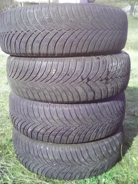 Гуми Зимни 215/65R17, снимка 1 - Гуми и джанти - 49276283