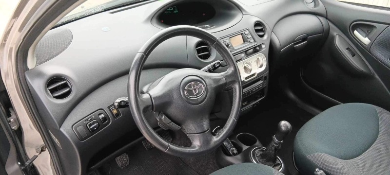 Toyota Yaris 1.4 D-4D, снимка 9 - Автомобили и джипове - 46217873