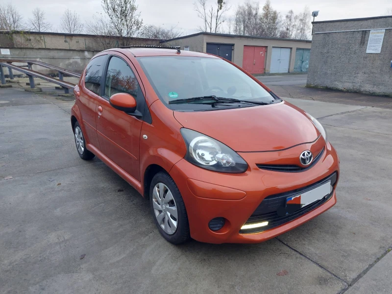 Toyota Aygo 1.0, снимка 2 - Автомобили и джипове - 47623716