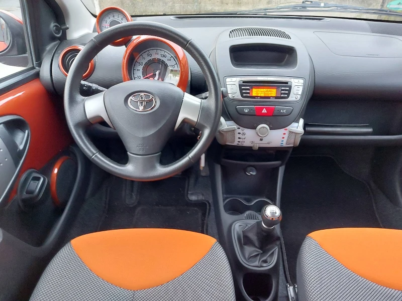 Toyota Aygo 1.0, снимка 6 - Автомобили и джипове - 47623716