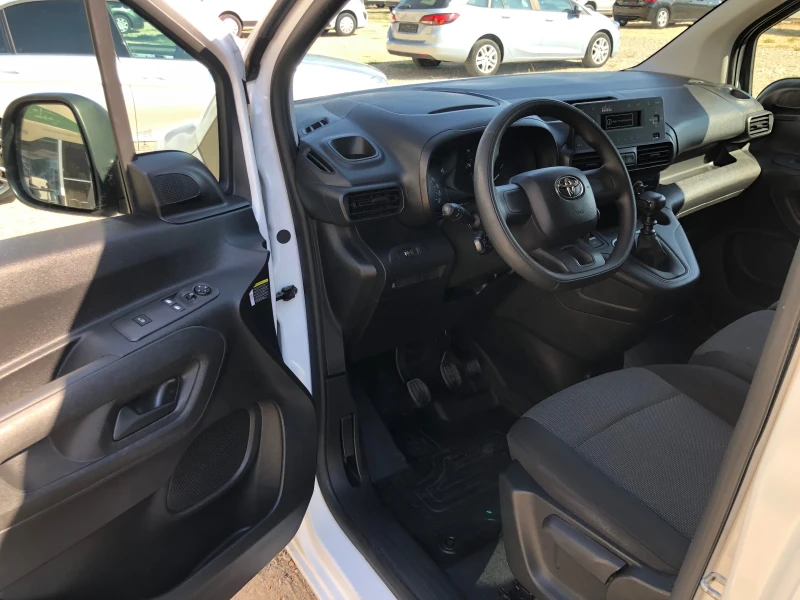 Toyota Proace City 1.5-D4D-131 k.c-6ск/УНИКАТ-ТОП СЪСТОЯНИЕ-ШВЕЙЦАРИЯ, снимка 11 - Автомобили и джипове - 51645240