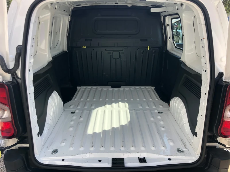 Toyota Proace City 1.5-D4D-131 k.c-6ск/УНИКАТ-ТОП СЪСТОЯНИЕ-ШВЕЙЦАРИЯ, снимка 9 - Автомобили и джипове - 51645240