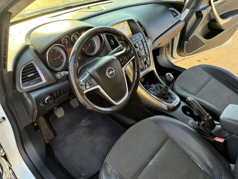 Opel Astra 1.7 CDTI 125кс. Cosmo, снимка 12 - Автомобили и джипове - 52860897