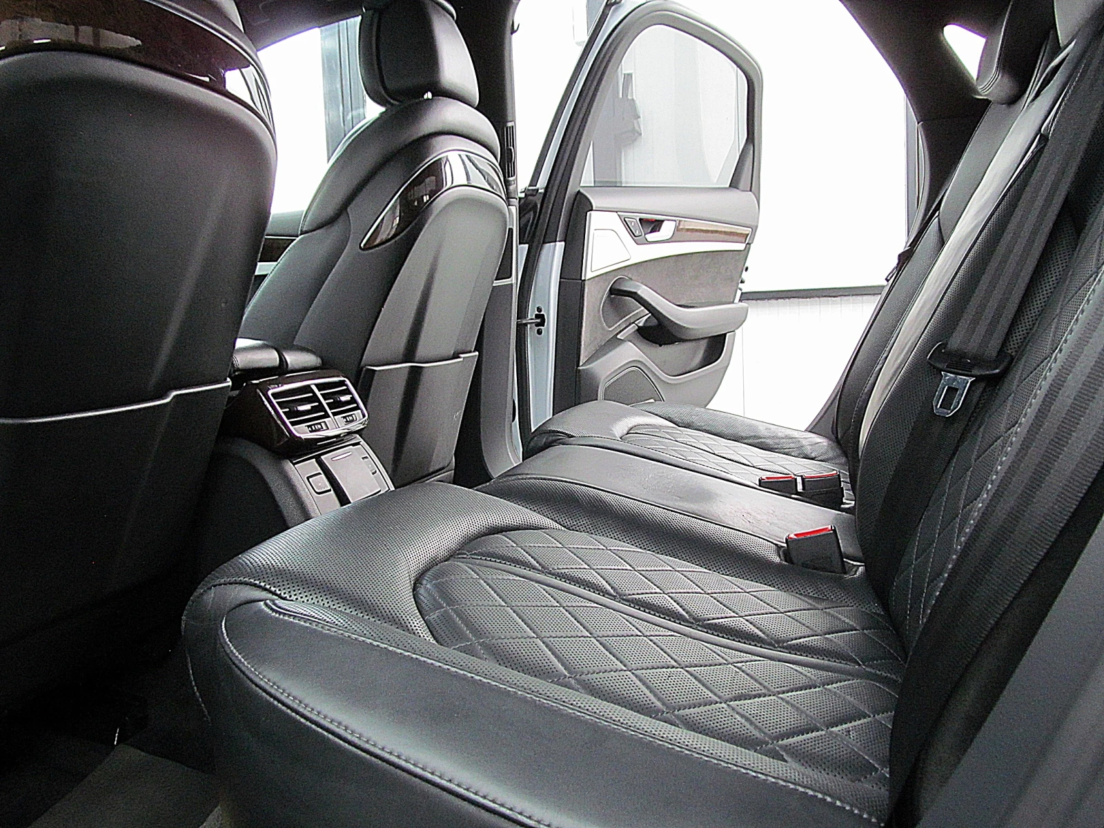 Audi A8 4.2TDI/     | Mobile.bg   12