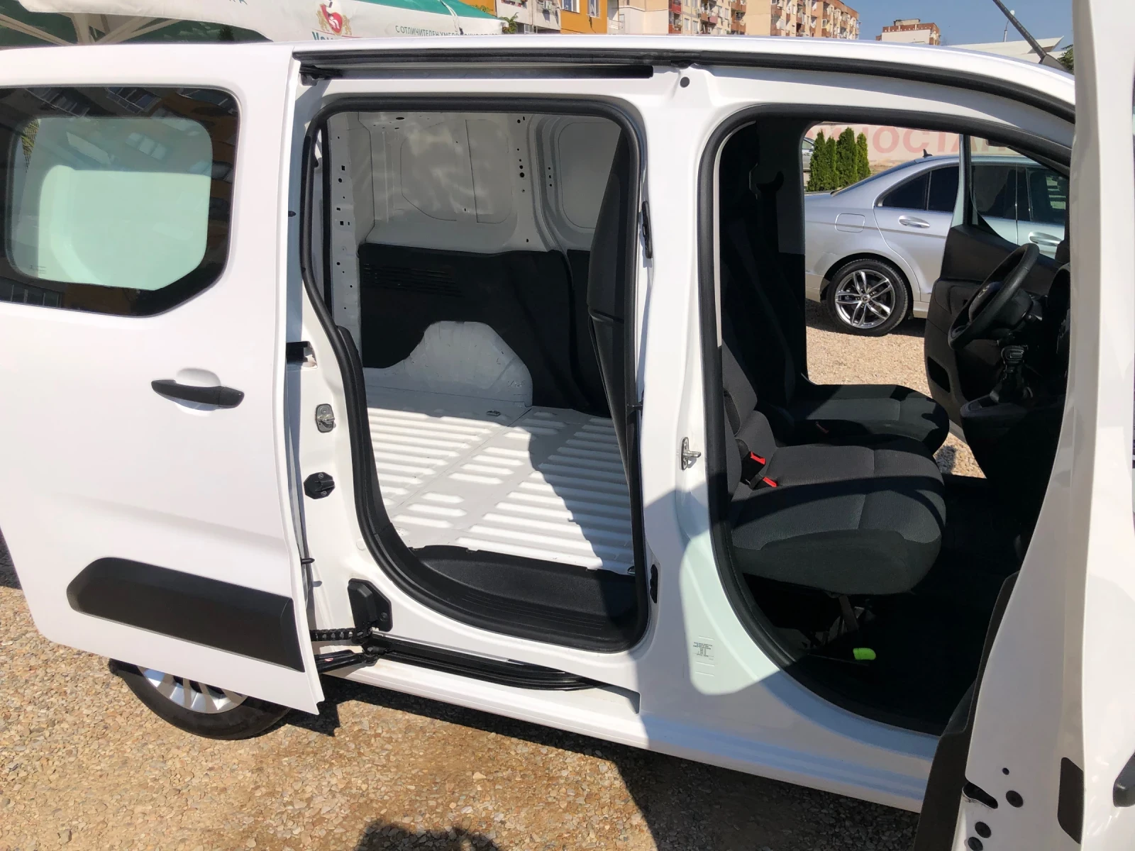 Toyota Proace City 1.5-D4D-131 k.c-6 ск/УНИКАТ-ТОП СЪСТОЯНИЕ - изображение 10