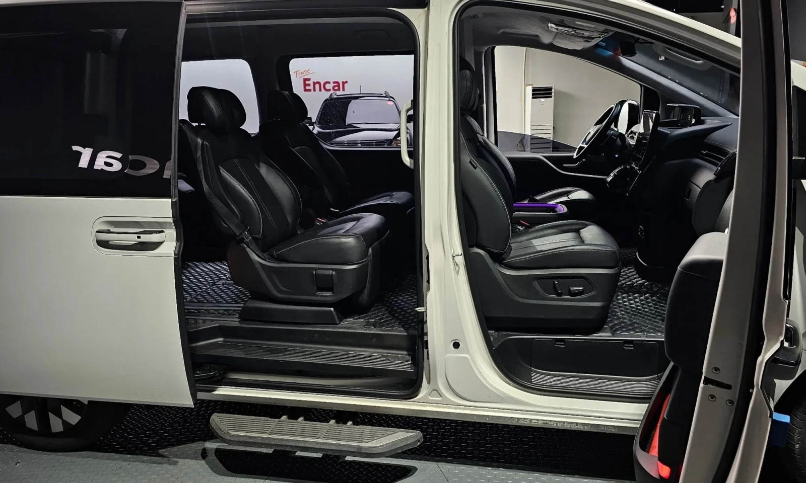 Hyundai Staria L3.5 Lounge 7-Seater Mobility - изображение 9