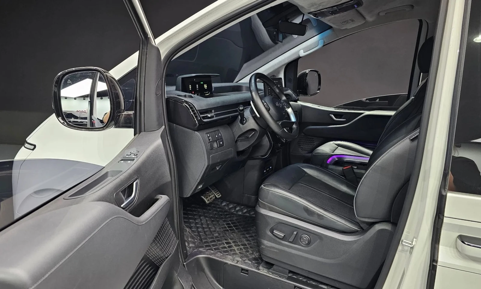 Hyundai Staria L3.5 Lounge 7-Seater Mobility - изображение 10