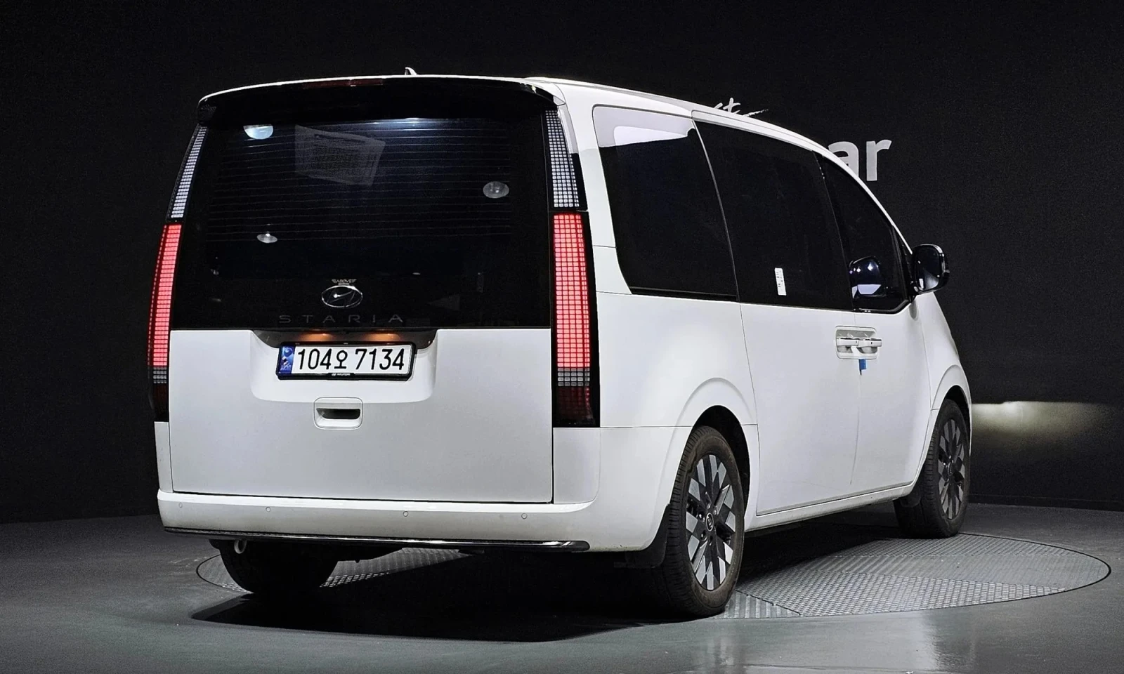 Hyundai Staria L3.5 Lounge 7-Seater Mobility - изображение 2