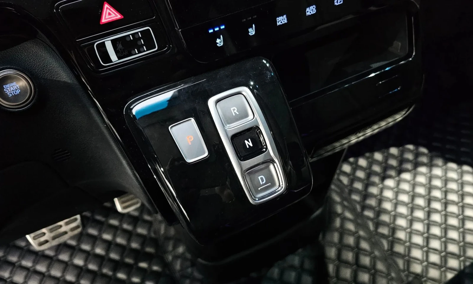 Hyundai Staria L3.5 Lounge 7-Seater Mobility - изображение 8