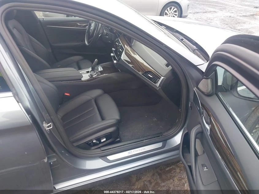 BMW 530E * xDrive Iperformance* PLUG-IN HYBRID* , снимка 5 - Автомобили и джипове - 54066783