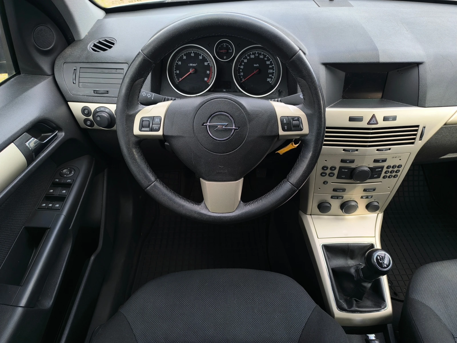 Opel Astra FACE LIFT-1.6i-105кс-КЛИМАТРОНИК-, снимка 11 - Автомобили и джипове - 54164340