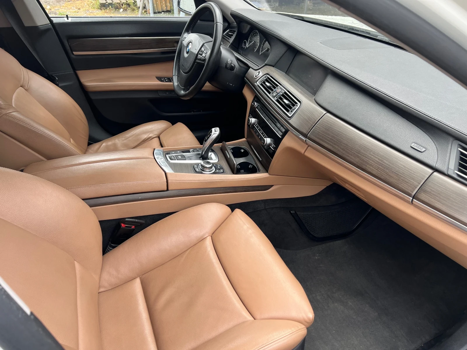 BMW 740 //DISTRONIC//SOFTCLOSE//4x4//, снимка 10 - Автомобили и джипове - 54279322