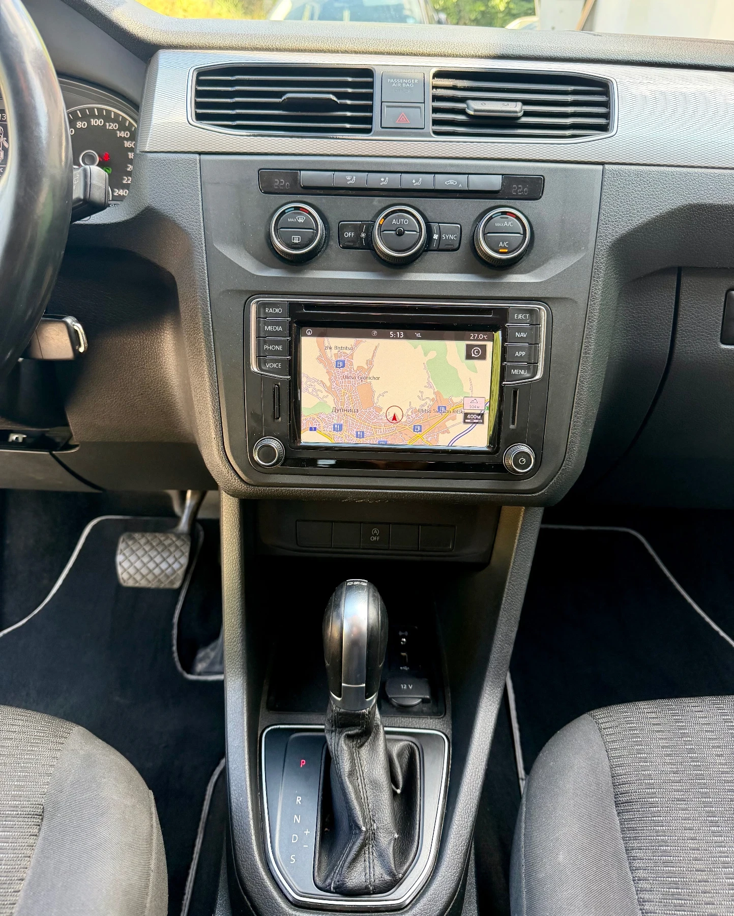 VW Caddy 2.0TDI DSG MAXI 6+ 1м. Рампа за инвалиди !, снимка 8 - Автомобили и джипове - 55050861
