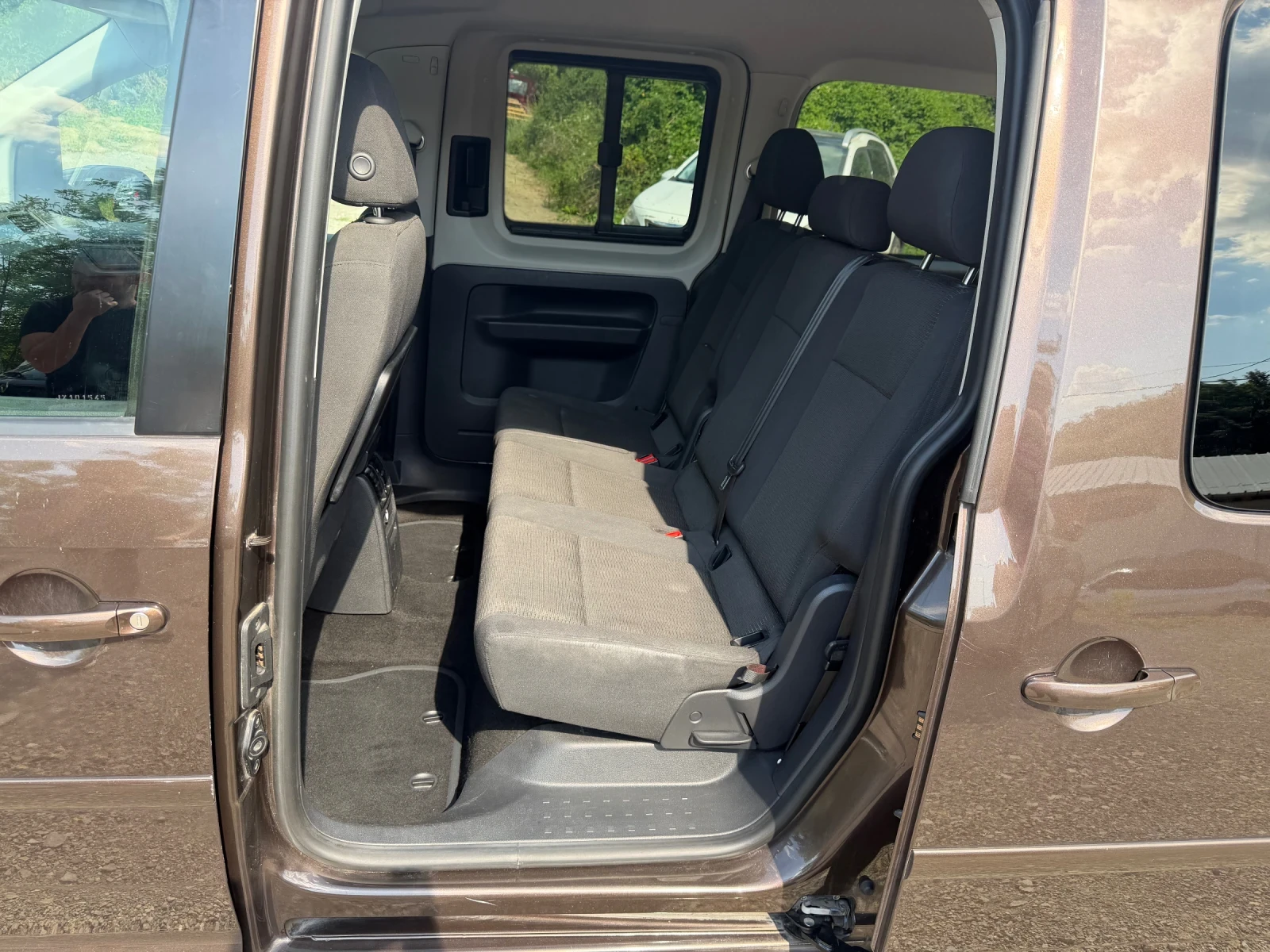 VW Caddy 2.0TDI DSG MAXI 6+ 1м. Рампа за инвалиди !, снимка 12 - Автомобили и джипове - 55050861