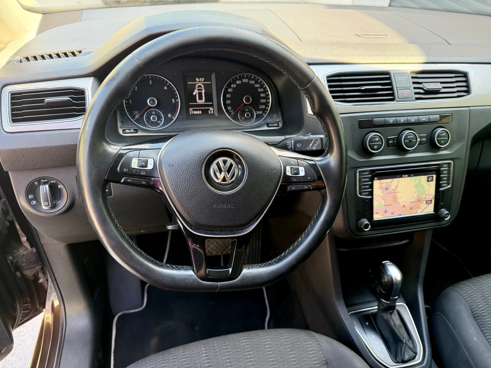 VW Caddy 2.0TDI DSG MAXI 6+ 1м. Рампа за инвалиди !, снимка 14 - Автомобили и джипове - 55050861