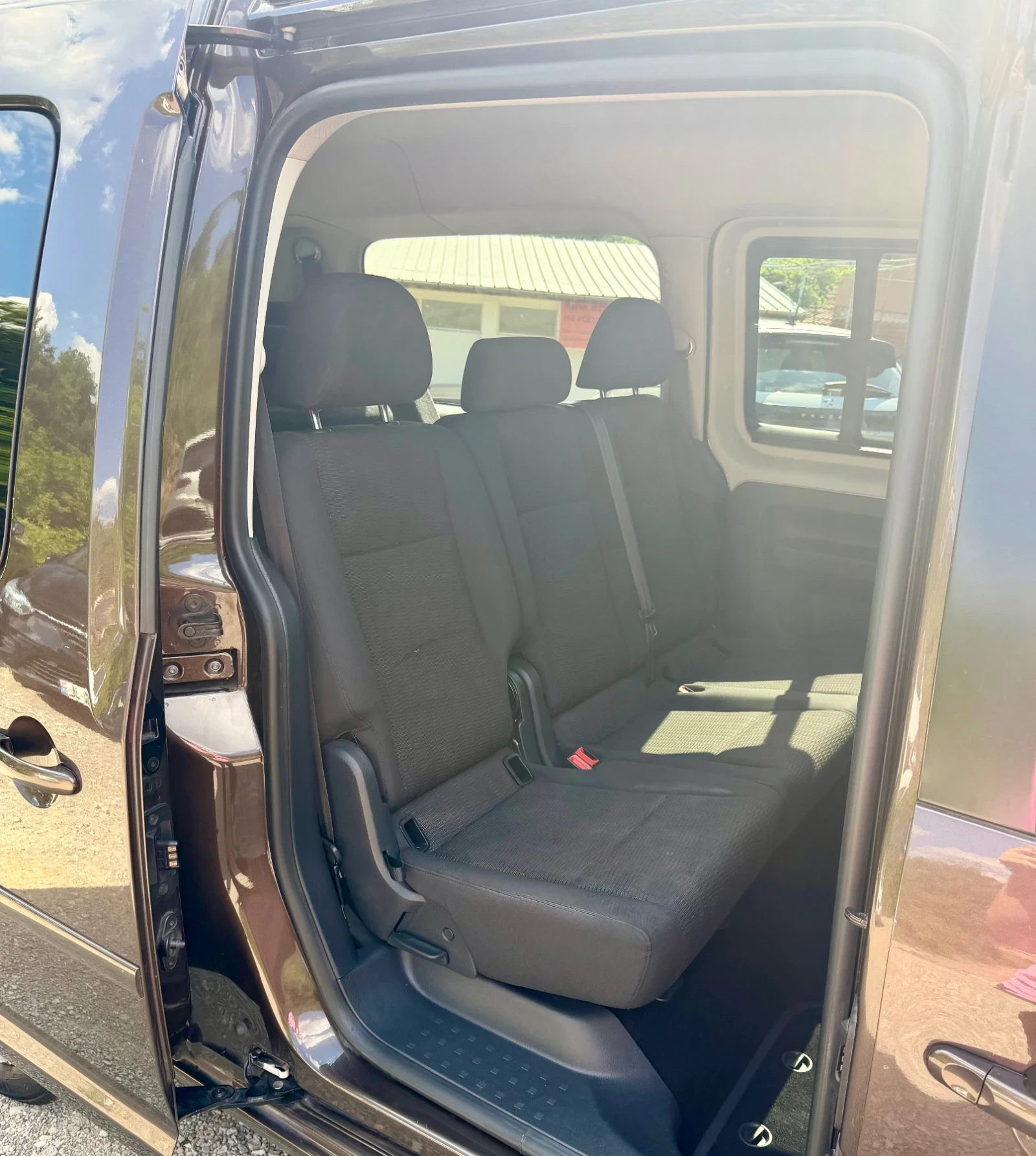 VW Caddy 2.0TDI DSG MAXI 6+ 1м. Рампа за инвалиди !, снимка 11 - Автомобили и джипове - 55050861