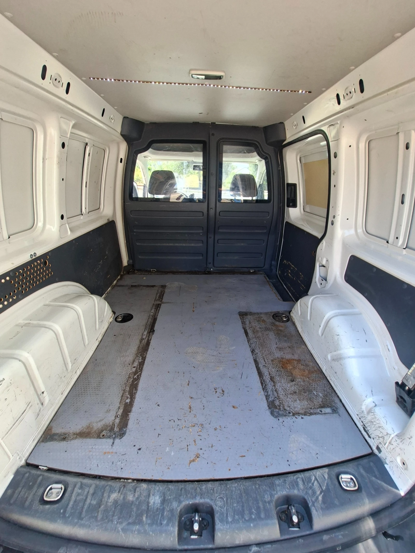 VW Caddy Mini Van, снимка 2 - Автомобили и джипове - 55313361