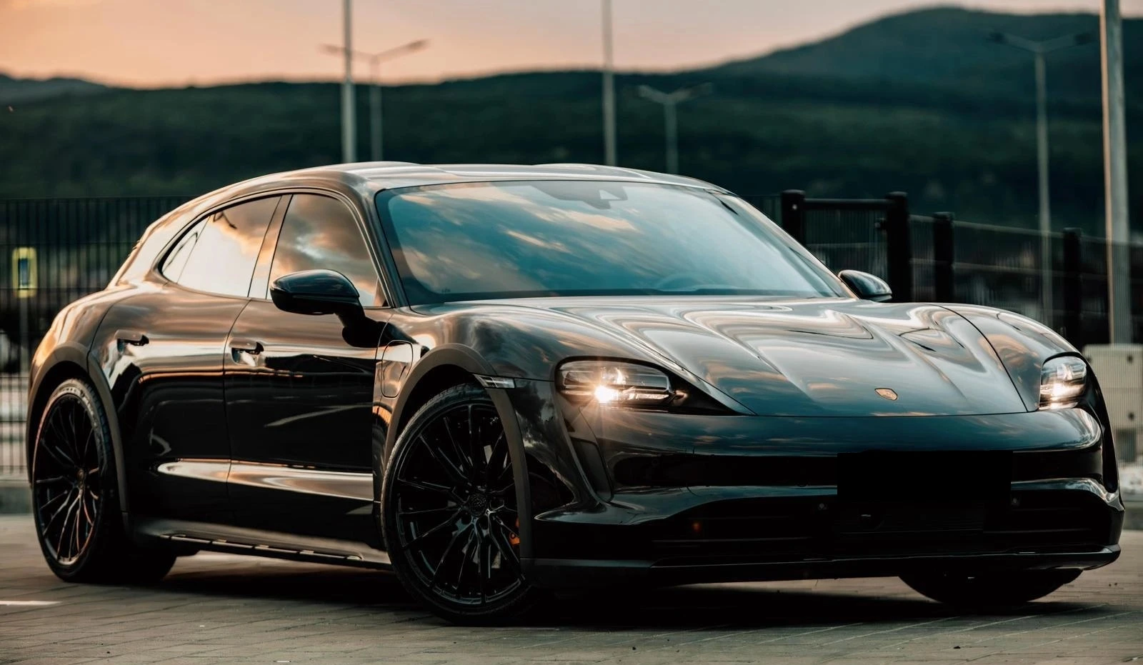 Porsche Taycan 4 Cross Turismo, снимка 3 - Автомобили и джипове - 56007054