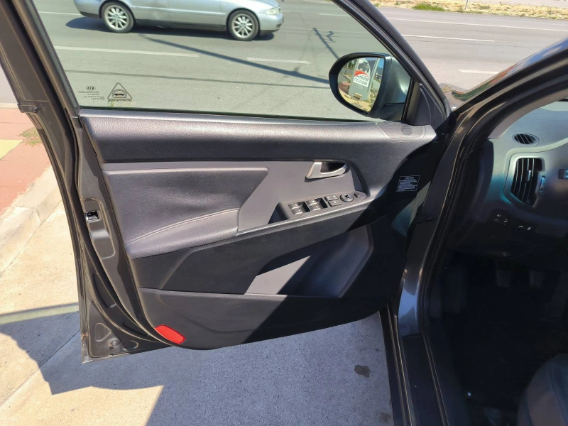 Kia Sportage 2.0d-6sk-Euro-5A, снимка 12 - Автомобили и джипове - 51622242