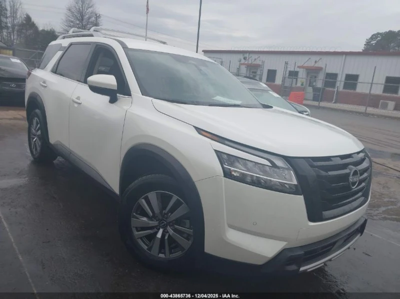 Nissan Pathfinder 3.5L V-6 DI, DOHC, VVT, 284HP Front Wheel Drive