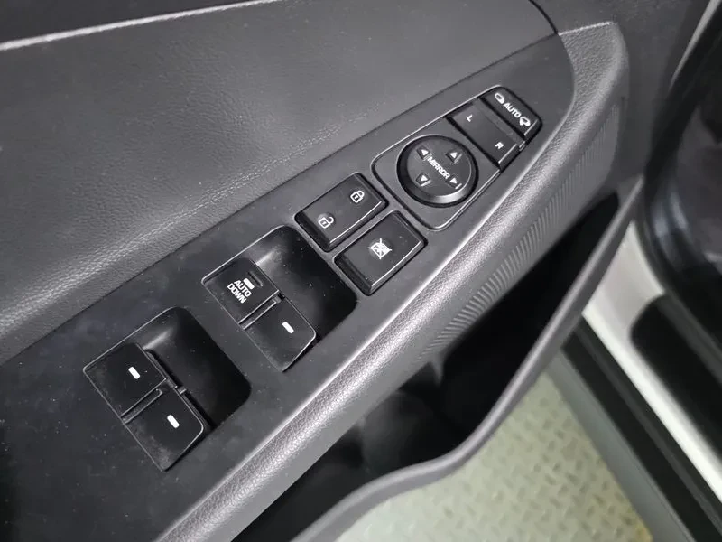 Hyundai Tucson  1.7 2WD SMART, снимка 15 - Автомобили и джипове - 54955806