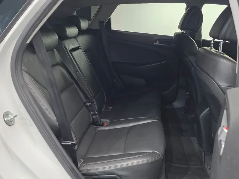 Hyundai Tucson  1.7 2WD SMART, снимка 11 - Автомобили и джипове - 54955806